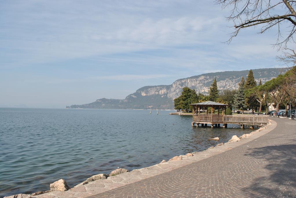 Appartamenti Del Borgo Гарда Екстериор снимка