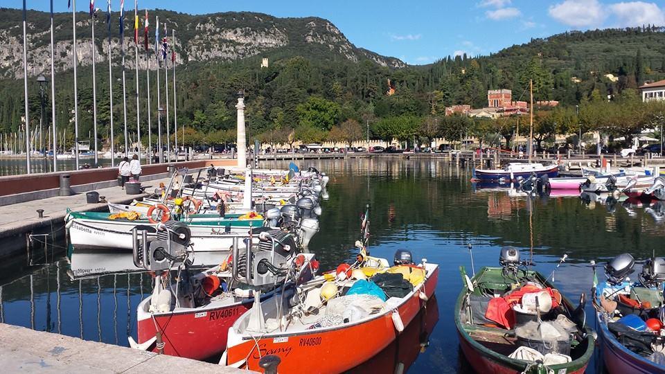 Appartamenti Del Borgo Гарда Екстериор снимка
