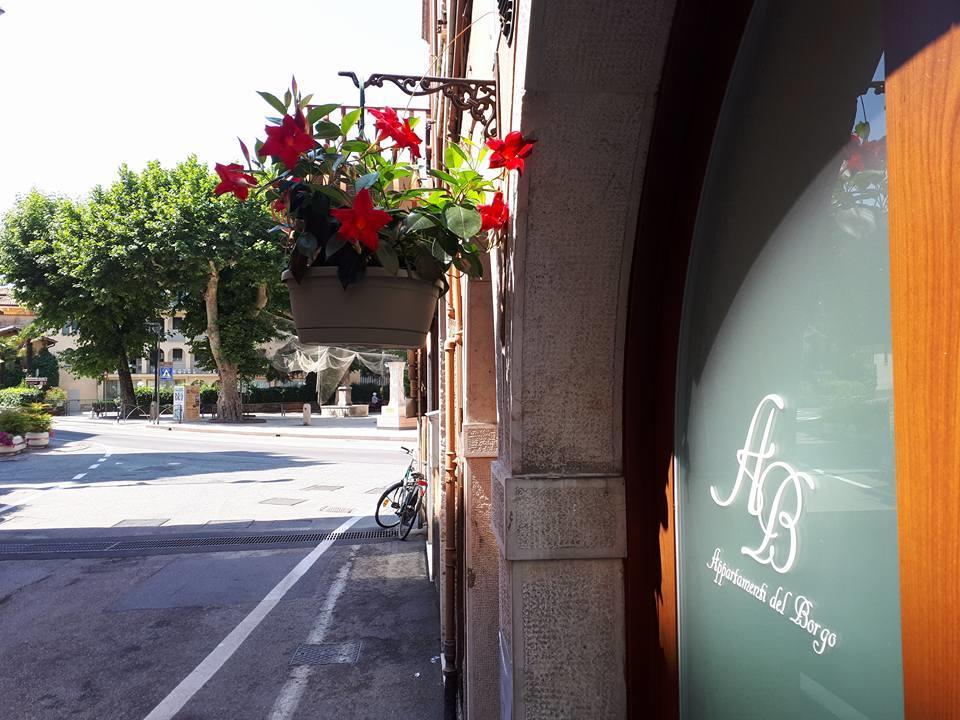 Appartamenti Del Borgo Гарда Екстериор снимка